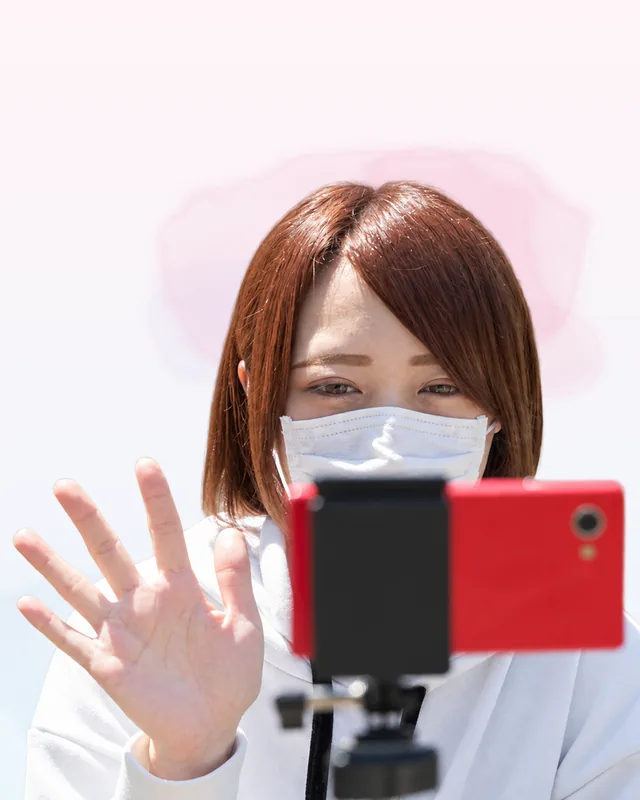 顔を出さずに配信する様子（イメージ）